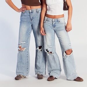 PACSUN Low Rise Baggy Jeans Women Sz 31 with Ripped Knees Pacific Sunwear